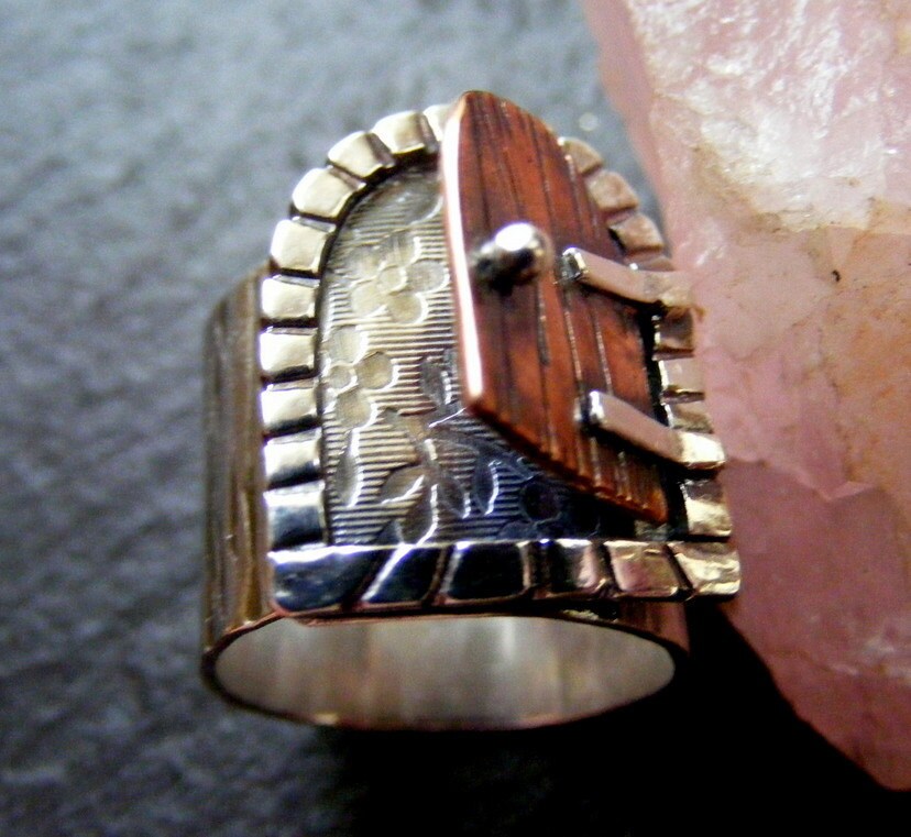 Silver and Copper Fairy Door Ring with wood texture and flower background size Q/8