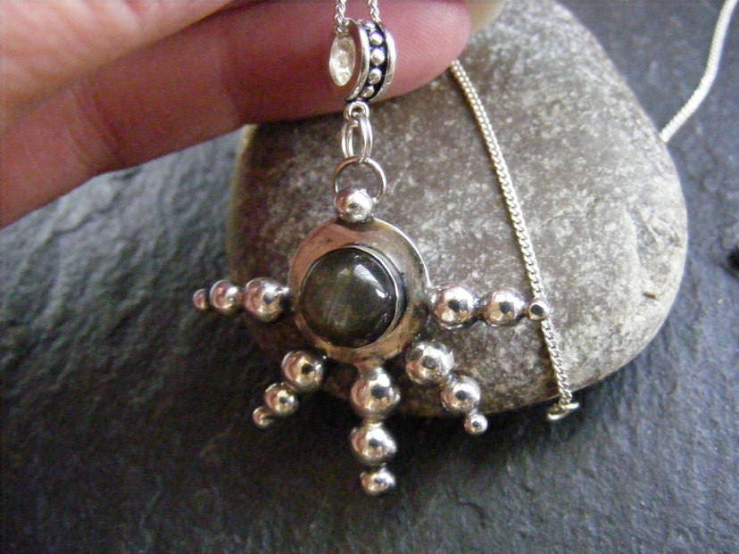 Silver labradorite pendant necklace with silver balls and cable chain