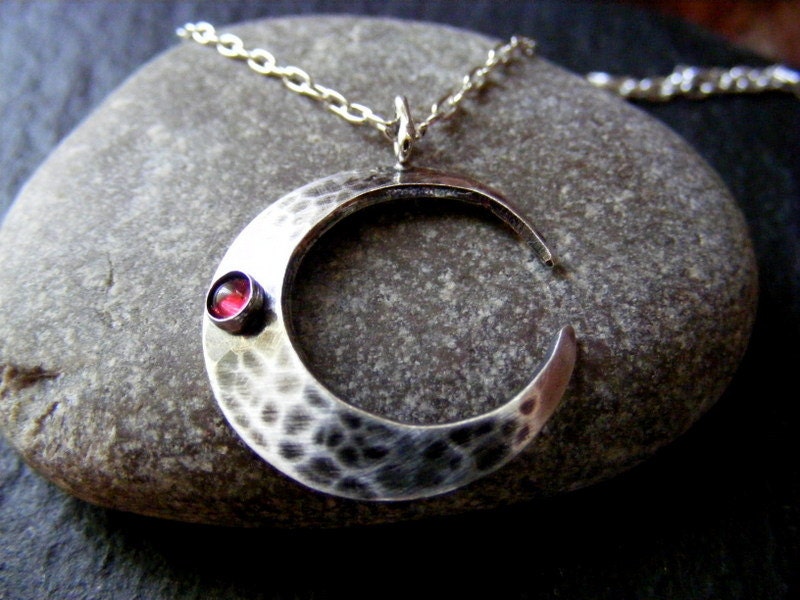 Silver Crescent Moon hammered Pendant necklace with Garnet