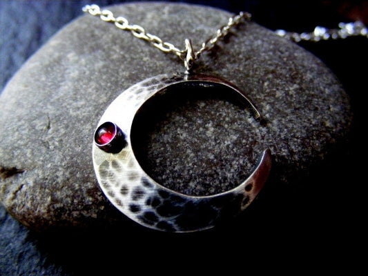 Silver Crescent Moon hammered Pendant necklace with Garnet