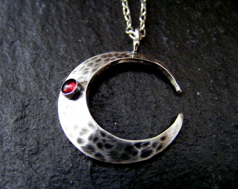 Silver Crescent Moon hammered Pendant necklace with Garnet