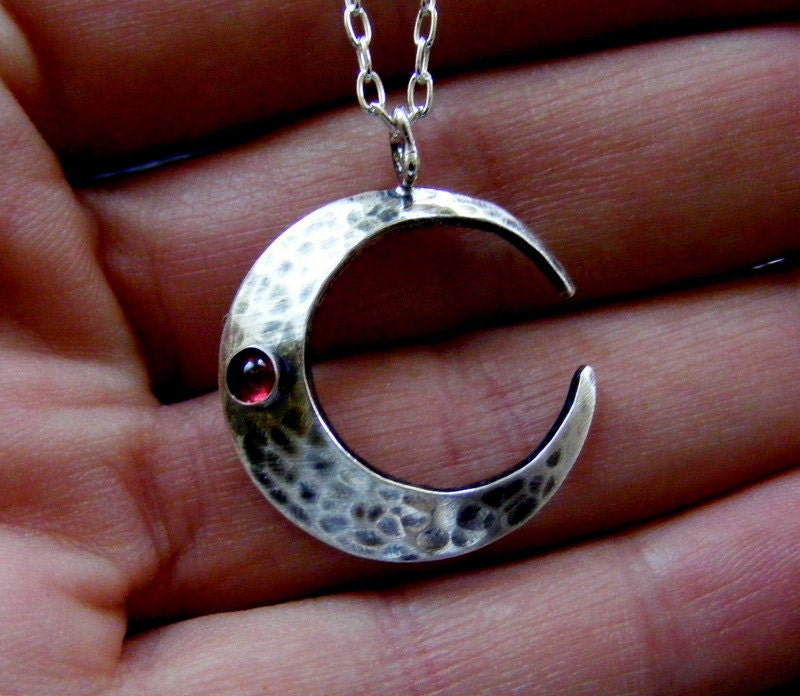 Silver Crescent Moon hammered Pendant necklace with Garnet