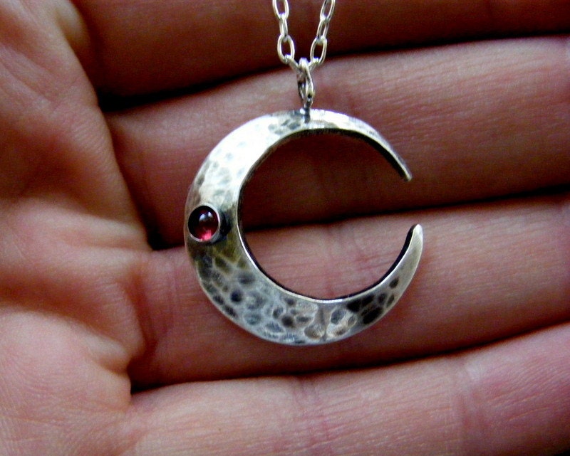 Silver Crescent Moon hammered Pendant necklace with Garnet